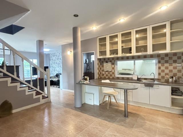 ให้เช่าบ้านเดี่ยว2ชั้น60ตร.วถนนลาดพร้าว64ทะลุออกรัชดาได้ ปรับปรัฃุงใหม่ มี 4 นอน3น้ำ แอร์ 5 เครื่อง เฟอร์ฯครบเช่า45,000บ 4