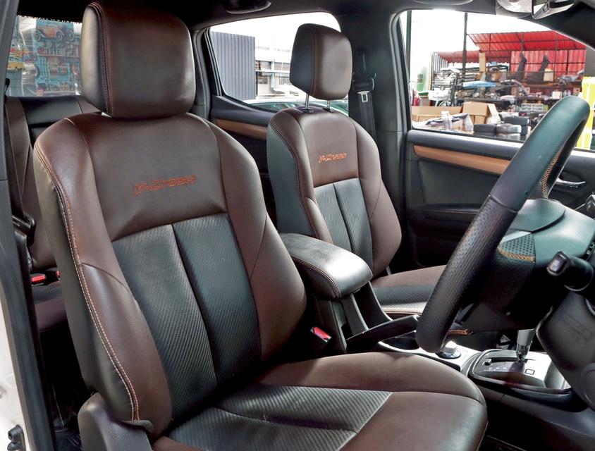 ISUZU D-MAX 3.0 Vcross MAX Z-Prestige Cab4 4WD ปี 2019 13