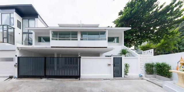 ขายทาวน์โฮม 3 ชั้น 48 ตรว. ซอยสุขุมวิท 15 ตกแต่งใหม่ เหมาะอยู่อาศัย ใกล้ BTS อโศก