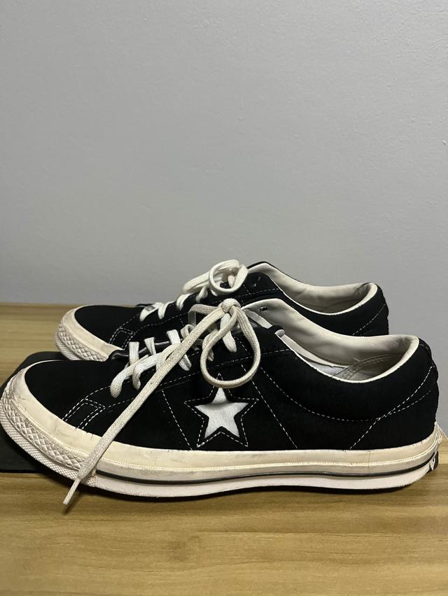 รองเท้า Converse one star