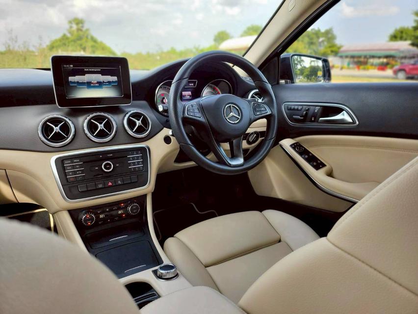 BENZ GLA200 Urban (W156) 2017 รถหรู ประวัติเซอร์วิสครบ ราคาดีสุดในตลาด 13