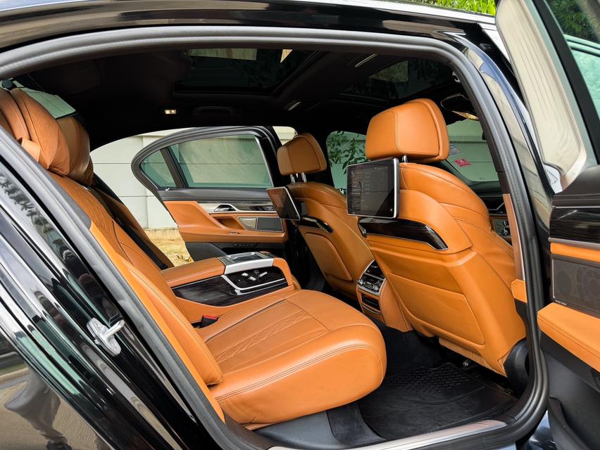 รหัสรถ AVA3003 BMW 730Ld sDrive M Sport LCI ปี 2021 G12 ดีเซลล้วน  14