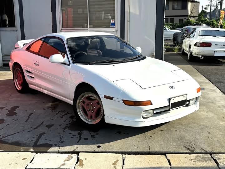 Toyota MR2 สีขาว