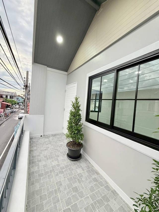 หมู่บ้านบัวทอง1  ติดรถไฟฟ้าสายสีม่วง สถานีคลองบางไผ่  ทาวน์เฮาส์ 2 ชั้น   ตกแต่งใหม่พร้อมอยู่  มีระเบียงด้านหน้า 19