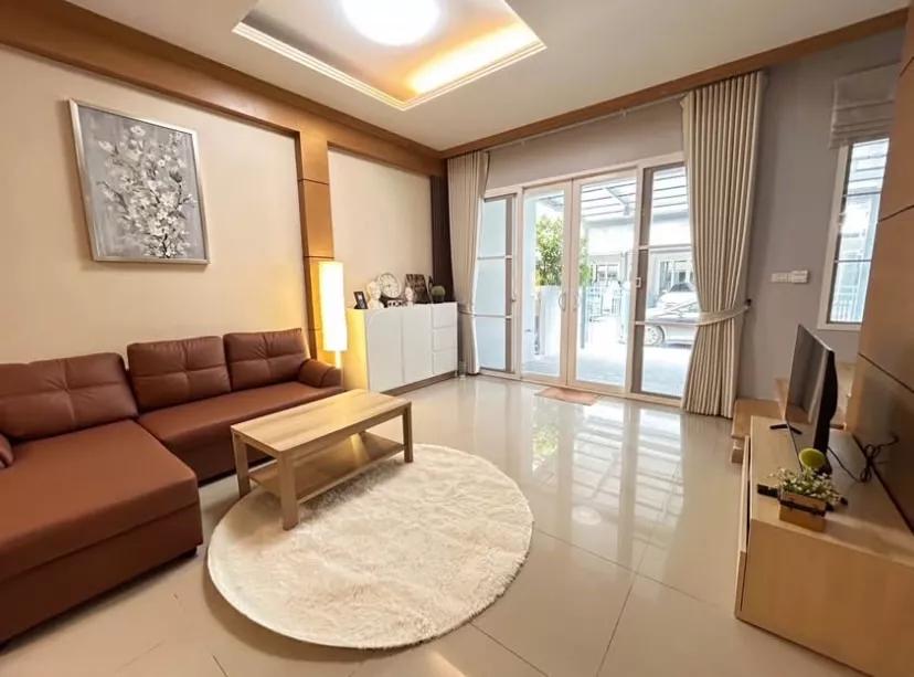ให้เช่าทาวน์เฮ้าส์ บ้านกลางเมือง เอสเซ้นส์ พระราม 9-ลาดพร้าว BRE25533