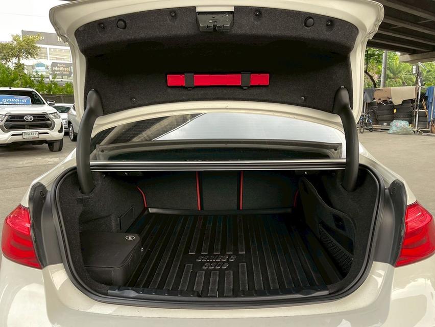 รหัสรถ WMT7698 BMW 330e M Sport LCI ปี 2018 จด 2022 18