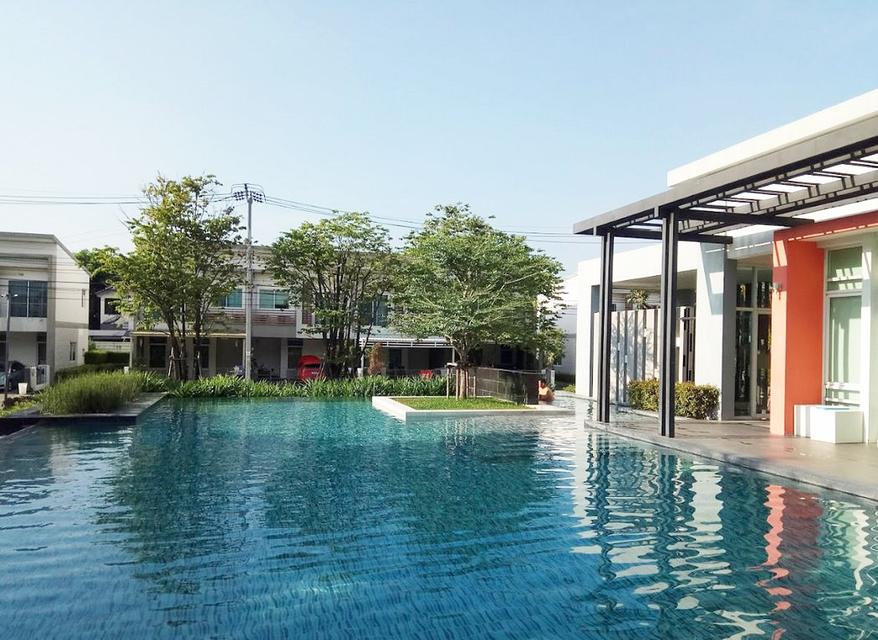 หมู่บ้านฮาบิทาวน์ วัชรพล ให้เช่าทาวน์โฮม 2 ชั้น 25 ตารางวา 3 ห้องนอน 2 ห้องน้ำ ถนนเมนติดสวน ใกล้ทางด่วนรามอินทรา-อาจณรงค์ 9