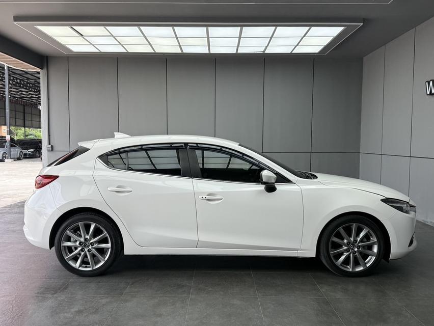 2018 MAZDA MAZDA3, 2.0 S SPORTS สีขาว 5 ประตู ยอดนิยม มือเดียวป้ายแดง รูปที่ 15
