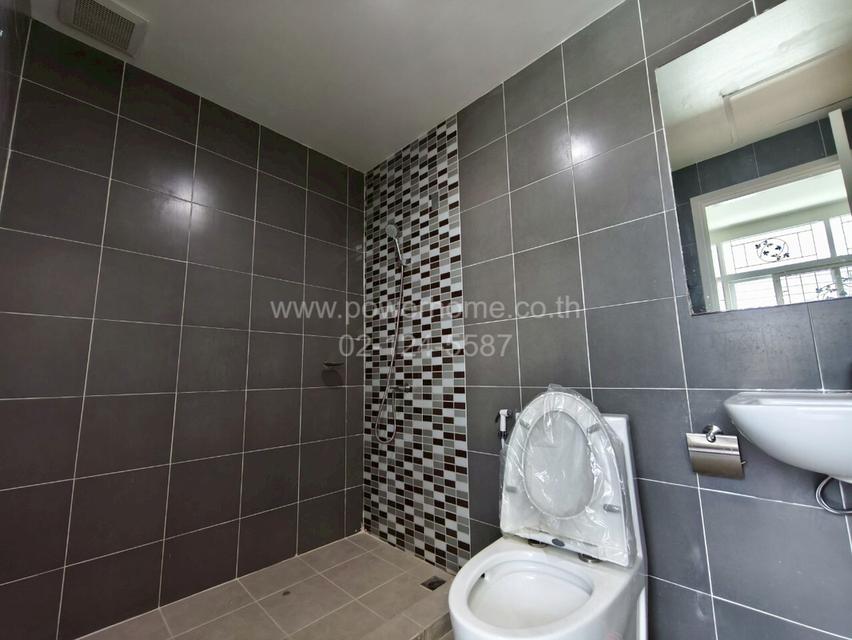 หมู่บ้านเดอะคิวบ์ ทาวน์ ลำลูกกา ใกล้ตรงข้ามตลาดเปียร์นนท์ ถนนลำลูกกา ต.คูคต อ.ลำลูกกา จ.ปทุมธานี 16