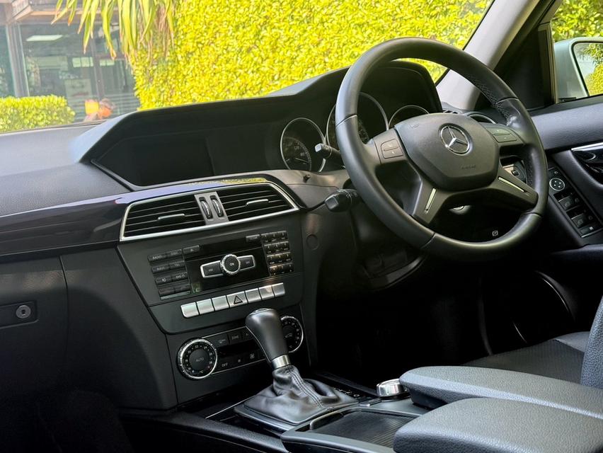 2014 BENZ C200 W204 รถมือเดียวออกป้ายแดง รถวิ่งน้อยเพียง 108,000 กม รถเข้าศูนย์ตามระยะ รถไม่เคยมีอุบัติเหตุครับ 12