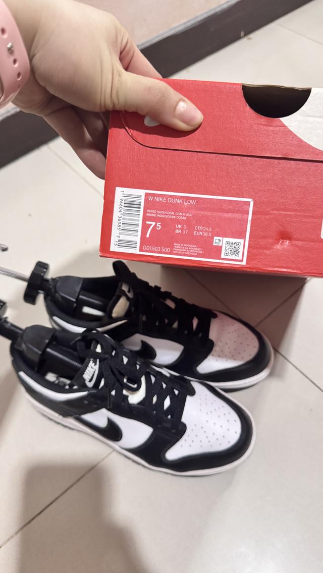 Nike รองเท้าผู้หญิง Dunk Low รูปที่ 4