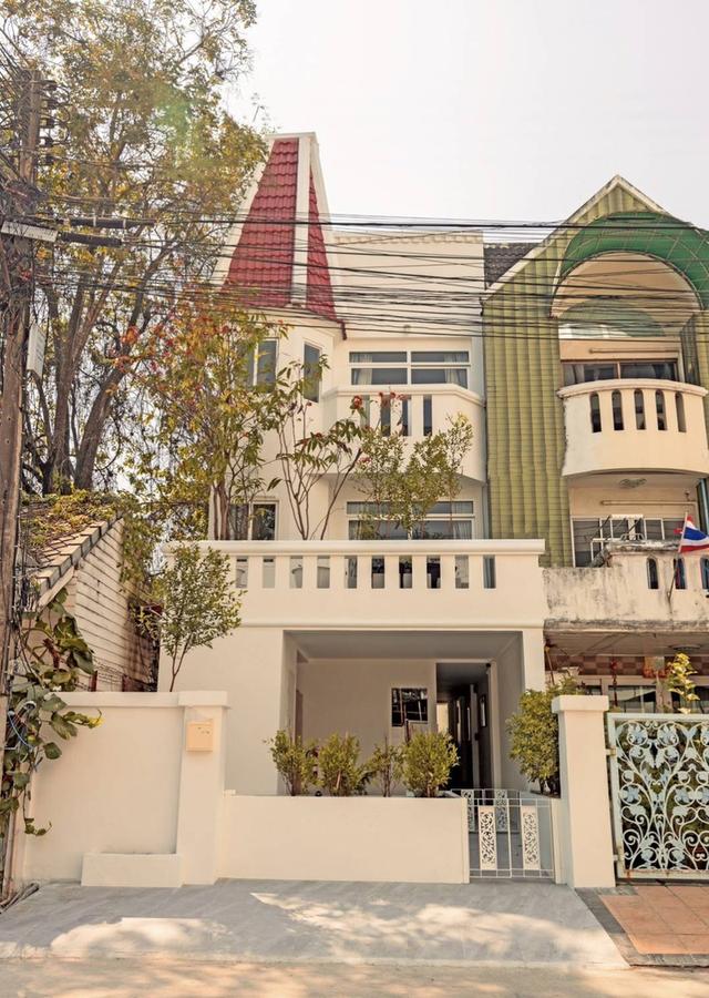 ขายทาวน์เฮ้าส์ 3 ชั้น สุดปัง ใจกลางเมืองเชียงใหม่ ทำเลทอง ใกล้ถนนท่าแพ – คูเมือง – ไนท์บาซาร์ – ถนนวัวลาย