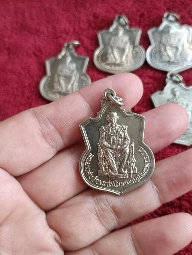 เหรียญทรงเสมา นั่งบัลลังก์ ปี  ๒๕๓๙ ในหลวง ร.๙ ครองราชสมบัติครบ ๕๐ ปี