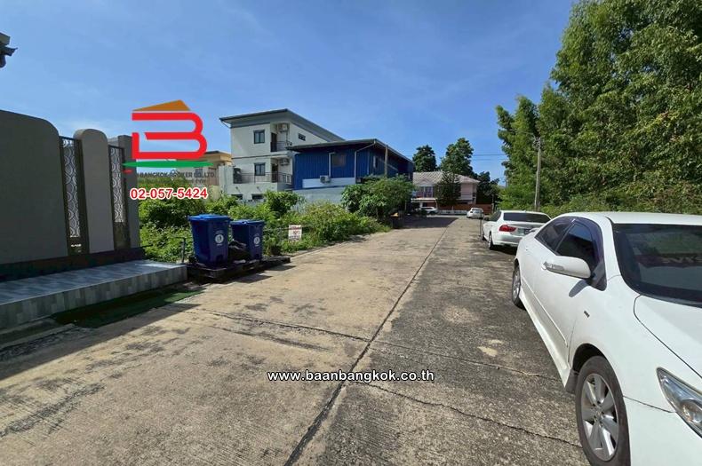 ที่ดินเปล่า เนื้อที่ 94 ตร.ว. หมู่บ้านชุมชนเคหะร่มเกล้า (ซอย 76), ใกล้สำนักงานที่ดิน สาขาบึงกุ่ม ถนนรามคำแหง แขวงราษฎร์พัฒนา เขตสะพานสูง