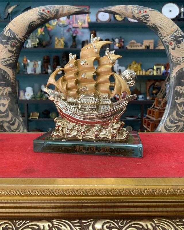 เรือสำเภาจีน เนื้อเรซินฐานแก้ว