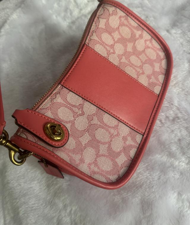 กระเป๋า Coach สีชมพูแท้100% 6