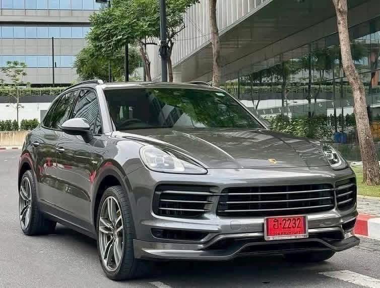 Porsche Cayenne SUV Plug in Hybrid