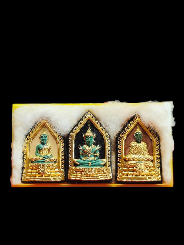 พระแก้วมรกตทรงเครื่องสามฤดู หลวงพ่อเริ่ม วัดบางพระ หรือพระอาจารย์ทองเริ่ม