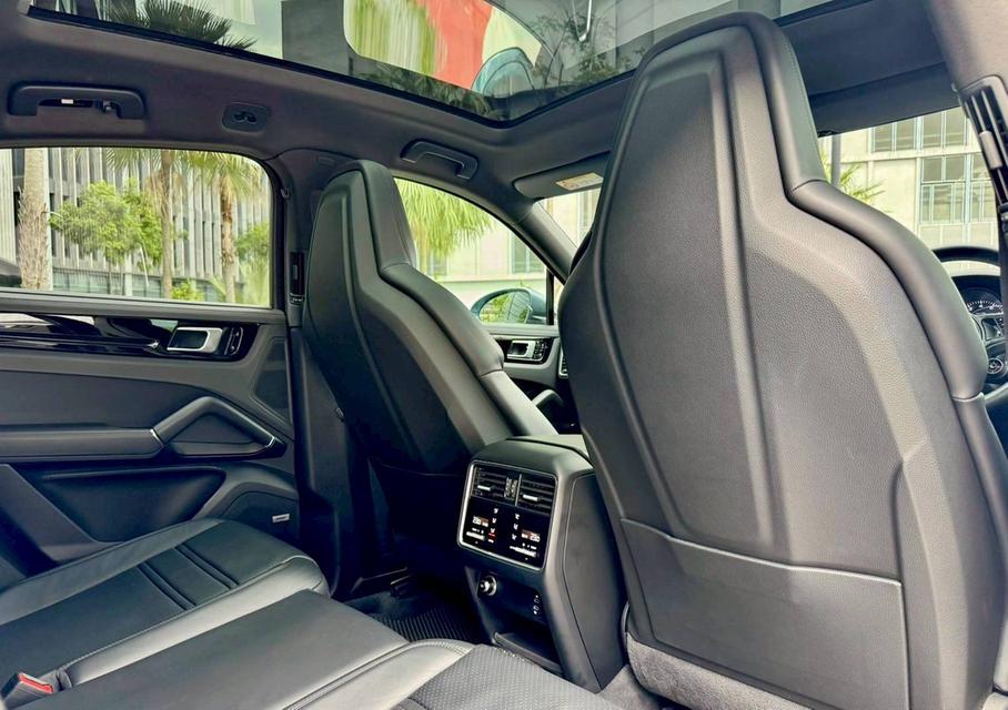 Cayenne Coupe E-Hybrid 10