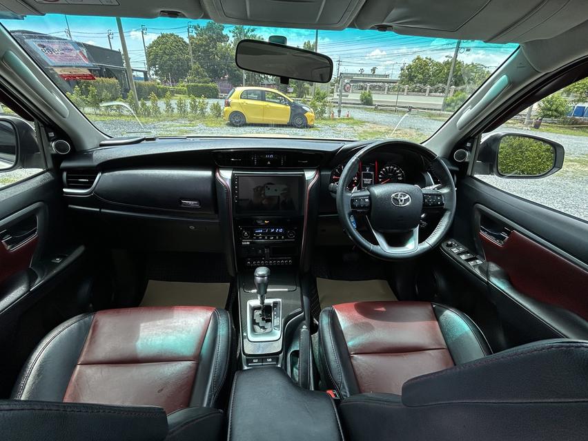 TOYOTA FORTUNER 2.8 TRD SPORTIVO 2WD AT ปี2017 รูปย่อยที่ 4