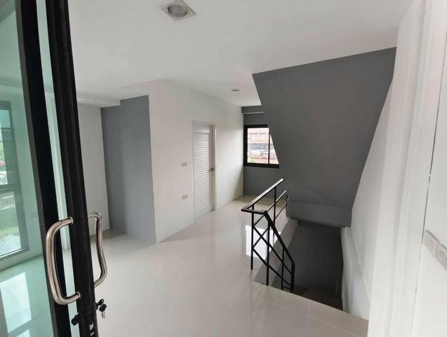 ให้เช่าทาวน์โฮม3.5ชั้นห้องมุม281ตร.ม.ย่านรามอินทราFashion Island เหมาะสำหรับออฟฟิศออนไลน์ไลฟ์ขายของใกล้MRTรามอินทรากม.9 4