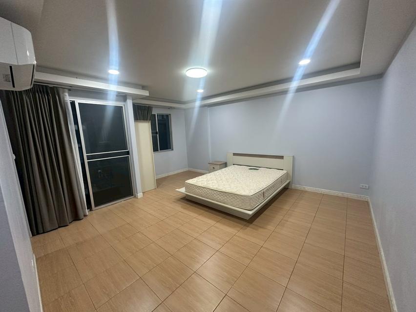 โฮมออฟฟิศ 4 ชั้น หมู่บ้านสินธานี ลาดพร้าว 80 7