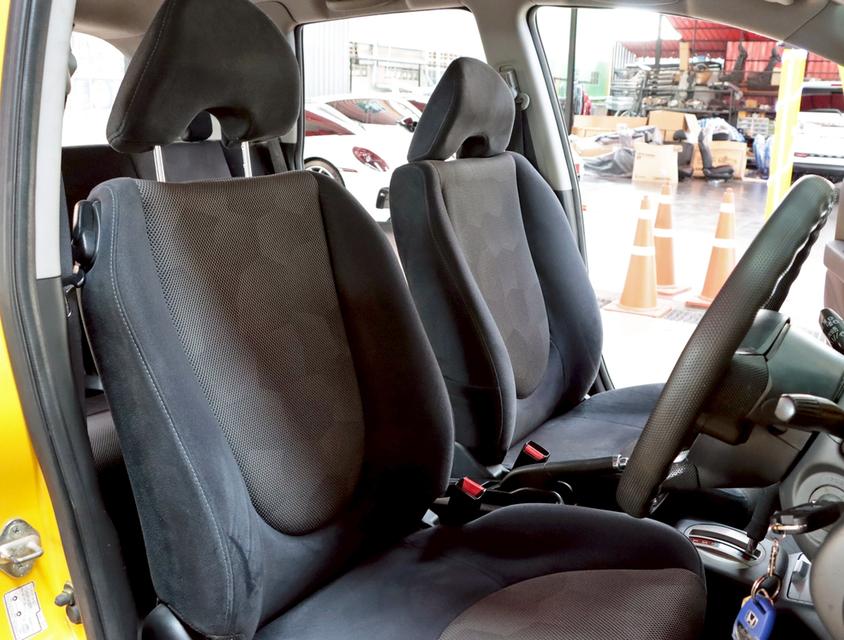 HONDA JAZZ 1.5 ปี 2006 12