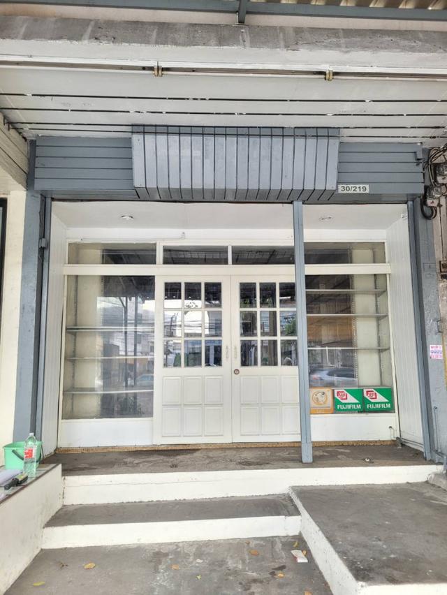 ให้เช่าอาคารพาณิชย์ติดถนนนวมินทร์ ใกล้นวมินทร์ 82 3