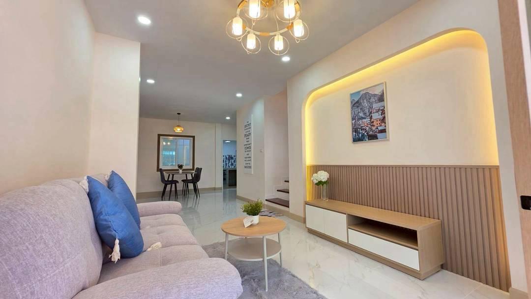 หมู่บ้านเปี่ยมสุข-บางใหญ่  ซอยกันตนาทาวน์เฮาส์ 2 ชั้น ตกแต่งใหม่พร้อมอยู่ ทำเลบางใหญ่ 5