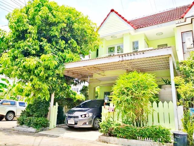 ตลาดถนอมมิตร 2 กม. MRT วัชรพล 2.7 กม. ให้เช่าทาวน์เฮาส์ ห้องมุมหลังใหญ่ 2 ชั้น 34 ตร.วา.272 ตร.ม 3 นอน 2 น้ำ โฮมออฟฟิศ