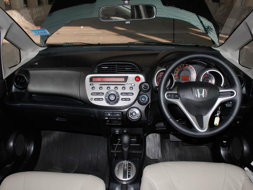 HONDA JAZZ 1.5 i-VTEC V ปี 2012  เกียร์ AUTO สีดำ รถสวยพร้อมใช้งาน เครื่องยนต์เบนซิน ไมล์แท้เพียง 246,041 km. 13