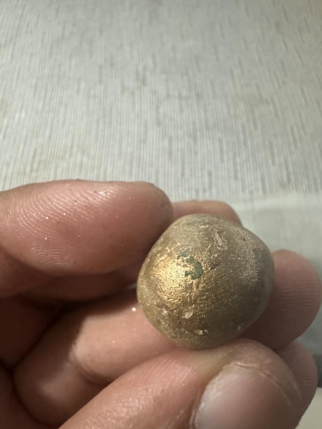 ลูกอมหลวงปู่ทิมวัดละหารไร่