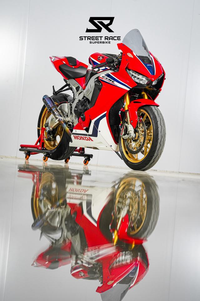 2018 Honda cbr1000rr sp -fully loaded with premium mods!