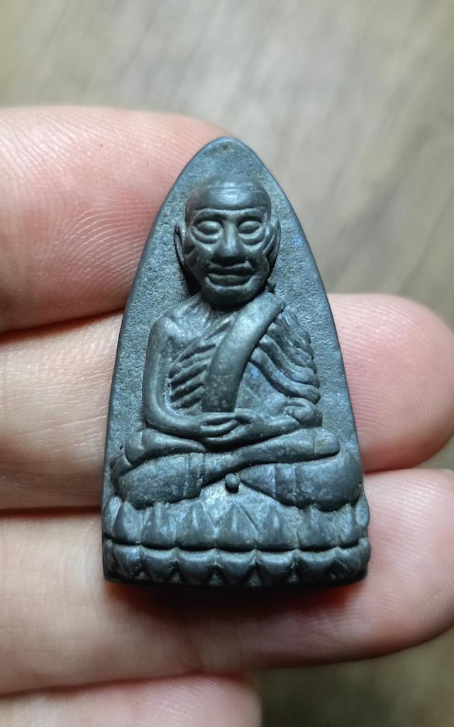 หลวงปู่ทวดเนื้อแร่หลัง 05