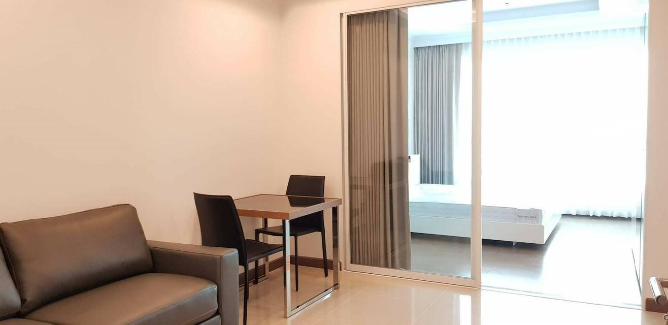 Next to BTS  and Airport link Phayathai  For Rent 4