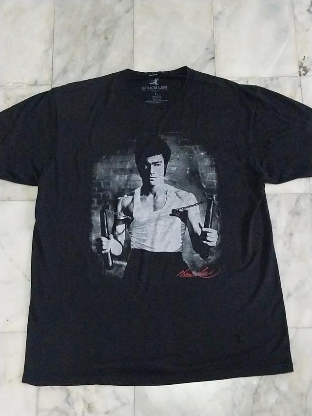 เสื้อยืดแขนสั้น แนวดาราหนังบู๊ชาวจีน Bruce Lee แท้ มือสอง สภาพดี ของพร้อมส่งครับ