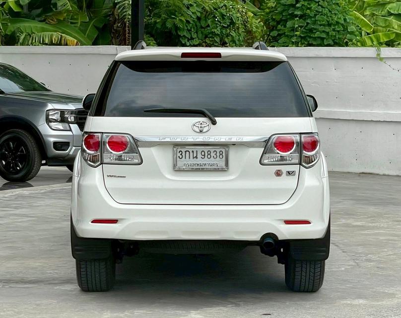 ปี 2014 TOYOTA FORTUNER 2.5 Vสีขาว เกียร์ออโต้ รถสวยมือเดียว ขับเคลื่อน2ล้อ 6
