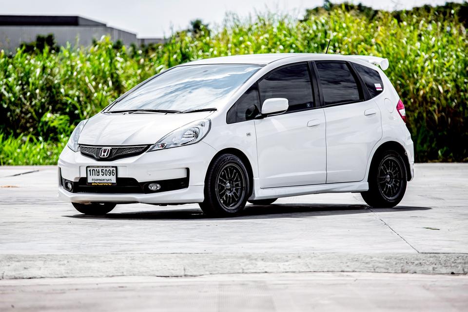 Honda Jazz 1.5 S ปี 2013 สีขาว มือเดียวป้ายแดง  10