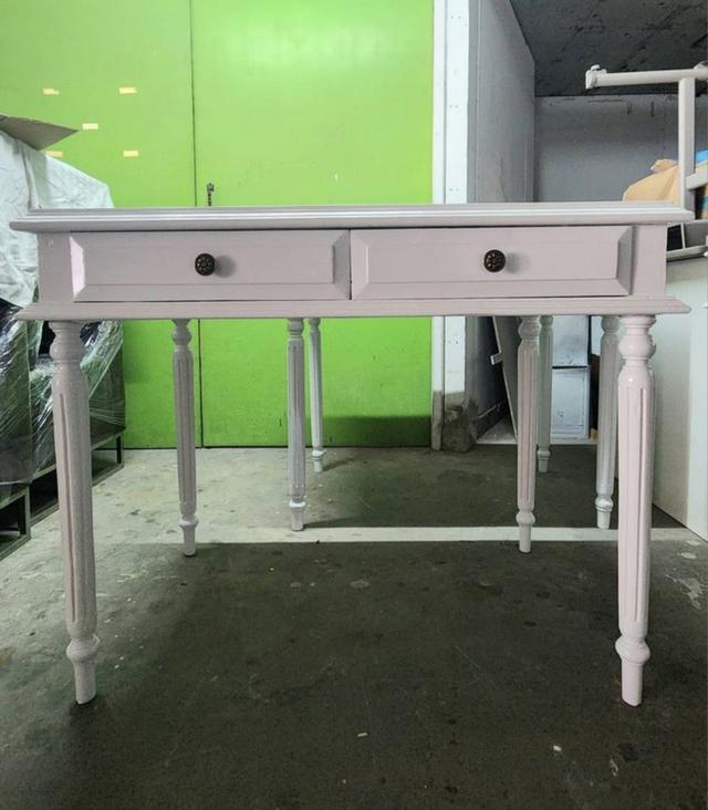 โต๊ะสีขาว สไตล์วินเทจ
