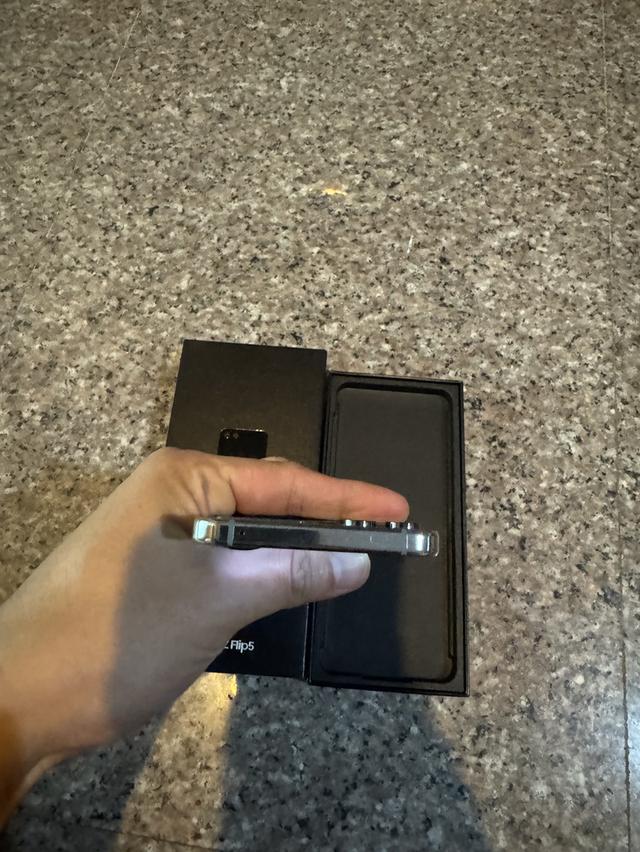 ขายๆๆๆถูกSamsungFlip5สีหายากMint 256กิ๊กมีกล่องอีมี่ตรงสูนTrueสภาพสวยการใช้งานดีเครื่องรีสโตได้ตลอดไม่มีติดแอคเค้าใดๆคับ สภาพ: 98% สวยๆคับไร้รอยตกบุ