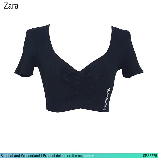 USED Zara - Ribbed Black Ruched Crop Top | เสื้อครอปสีดำ เสื้อยืด แขนสั้น คอวี ระบาย ผ้าร่อง สีพื้น สายฝอ แท้ มือสอง