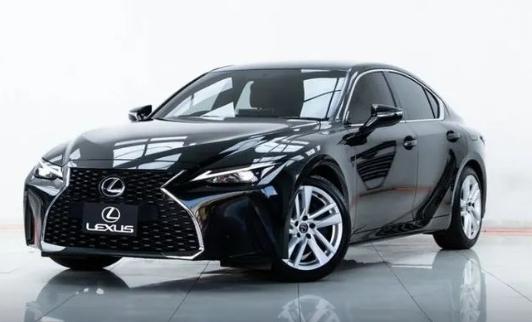 LEXUS IS 300 h IS LUXURY 2.5 HYBRID AT 2024