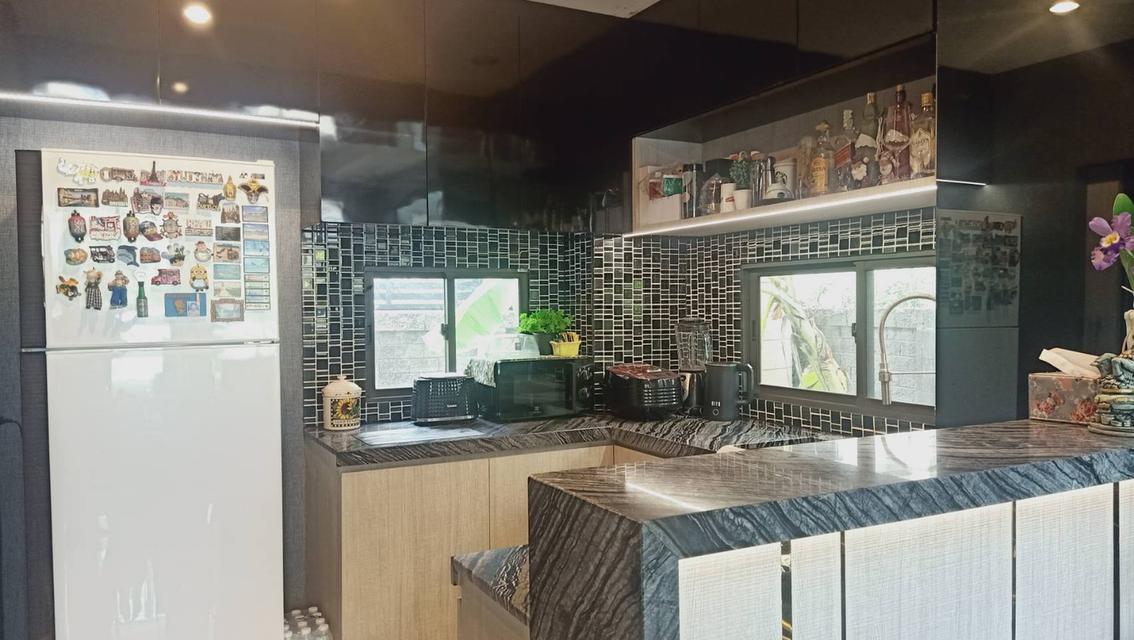 ขายบ้านเดี่ยว 3 ชั้น หมู่บ้านภัสสร"ติดถนนใหญ่อยู่หลังห้างแฟชั่นไอส์แลนด์ใกล้รถไฟฟ้า เดินทางสะดวก ทำเลดีมาก   10