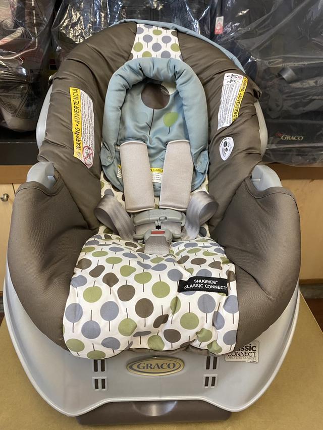 คาร์ซีทเด็กอ่อนมือสอง Graco ในรูปแบบตะกร้าหิ้ว ในราคา 1,290 บาท