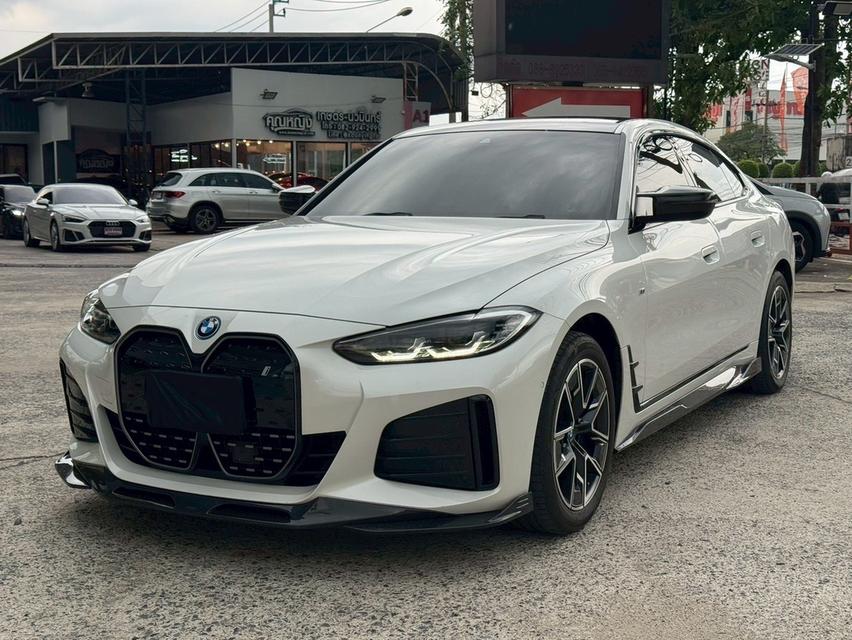 BMW i4 eDrive35 M Sportปี 2024 ไมล์ 21,xxx kmราคา 2,690,000 บาท