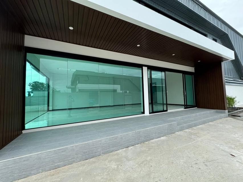 สำหรับนักลงทุนที่อยากขยายธุรกิจ ที่ดินพร้อมสร้างโรงงาน งบ 2.9 ล้าน ได้ที่ดิน 80 ตร.ว. พร้อมโกดัง 100 ตร.ม. 4