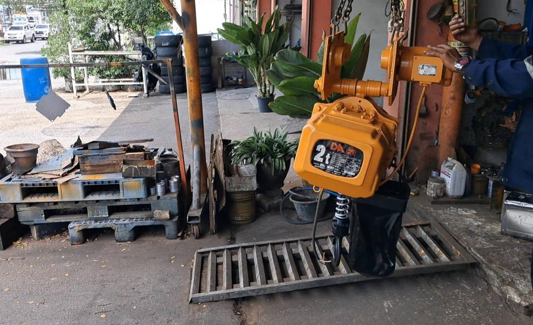 ขายรอกโซ่ไฟฟ้ามือสองขนาด2ตันยกสูง8เมตรไฟ3เฟสพร้อมใช้ 8