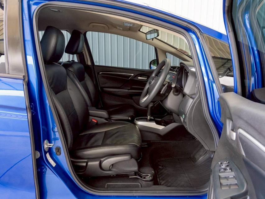 Honda Jazz 1.5SV ปี จด 2015 18