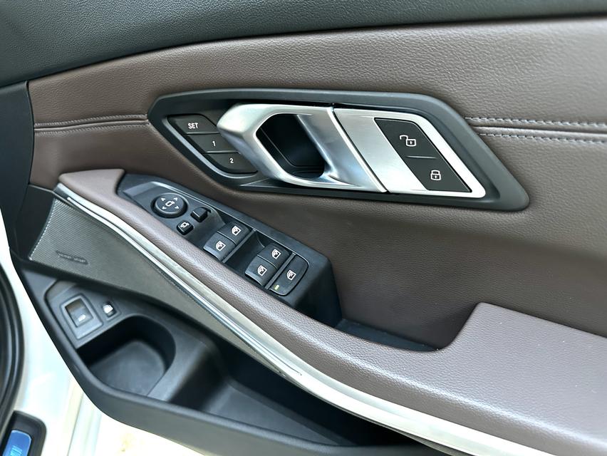 ฺBMW 330e Plug-in Hybrid M Sport จดทะเบียนปี2021 ไมล์น้อย รูปที่ 6