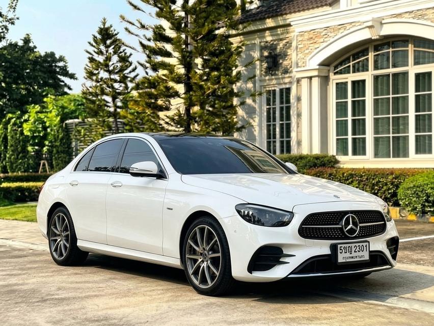 ออกรถ ปี 24 Mercedes-Benz E 300 e AMG Dynamic TOP สุด